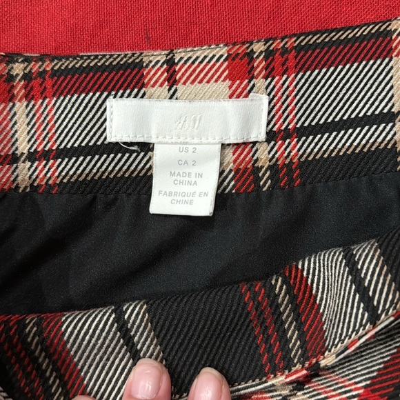 H&M Black and White A-Line Mini Skirt - Picture 2 of 3